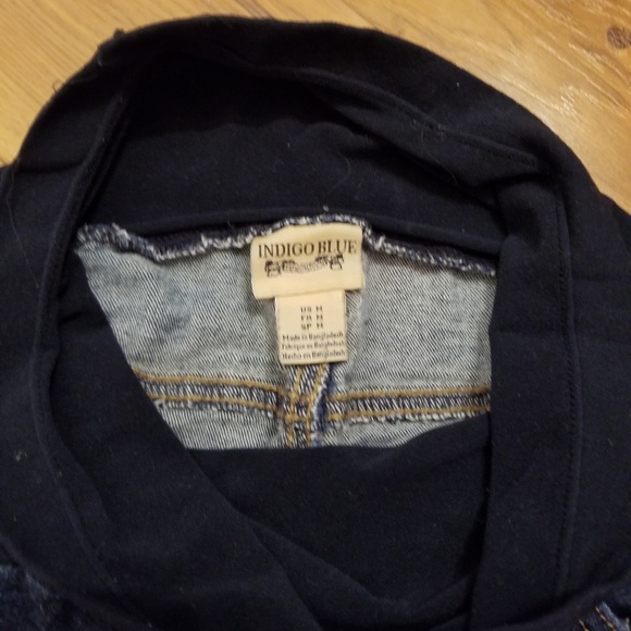 Maternity Shorts - Picture 5 of 7